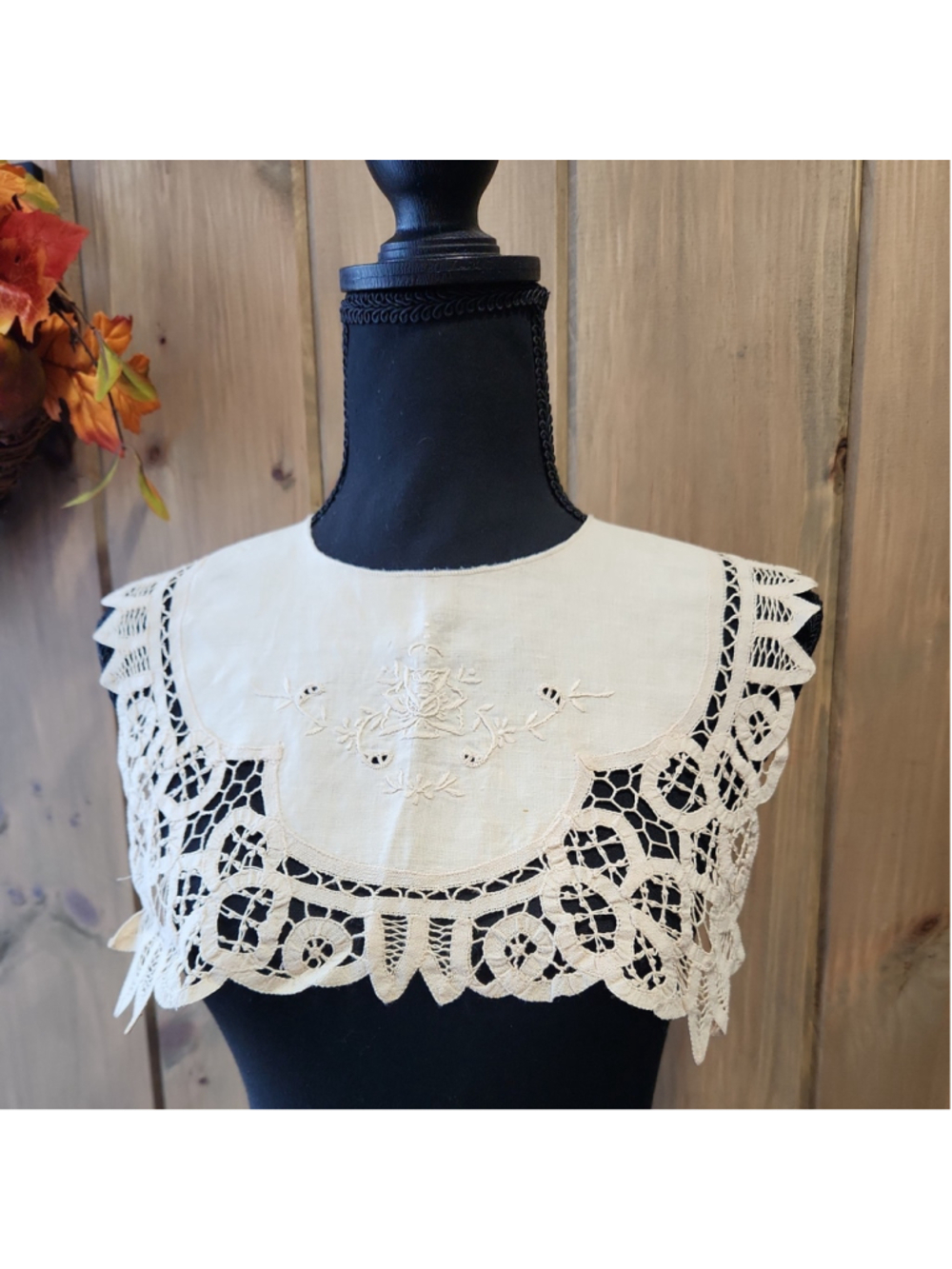 Vintage Antique Lace Collar Off White Hand Embroidered Cutwork Pearl Accent